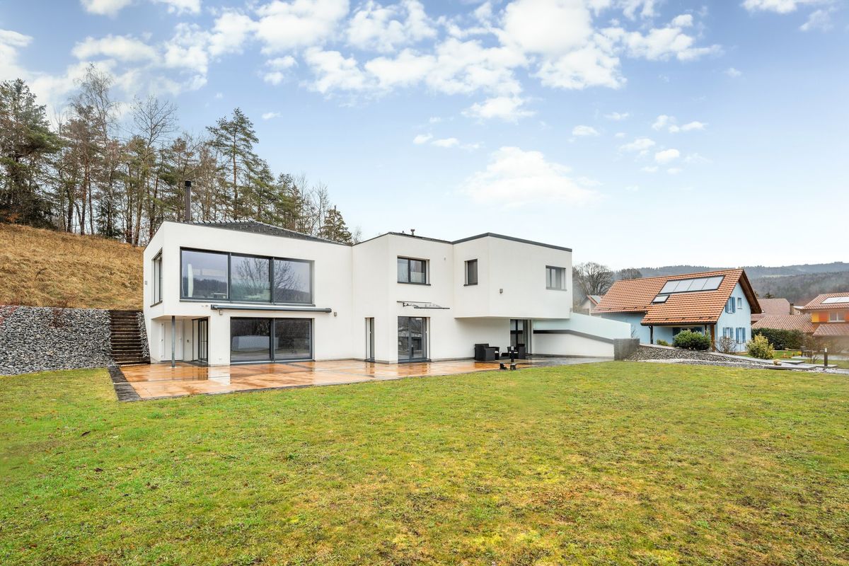 Villa de standing avec piscine intérieure