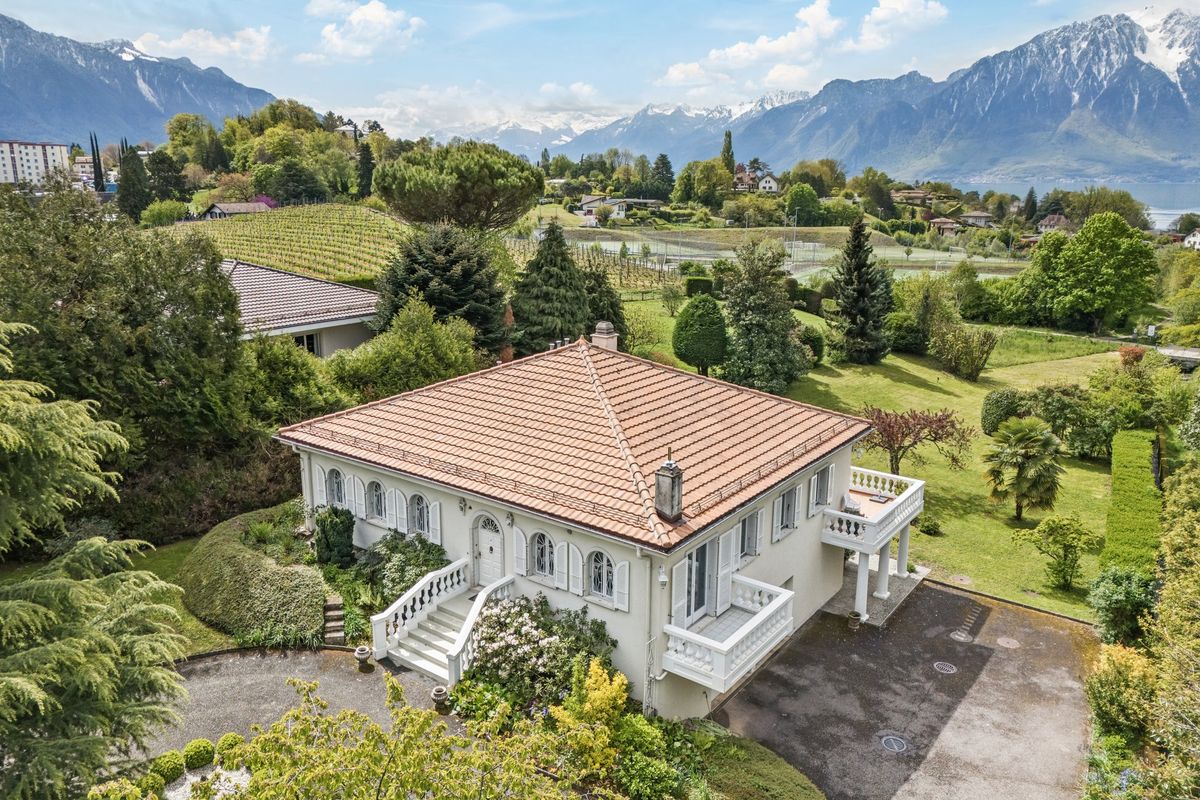 SOMPTUEUSE MAISON DE MAITRE DE 7.5 PIECES AVEC VUE IMPRENABLE SUR LE LAC