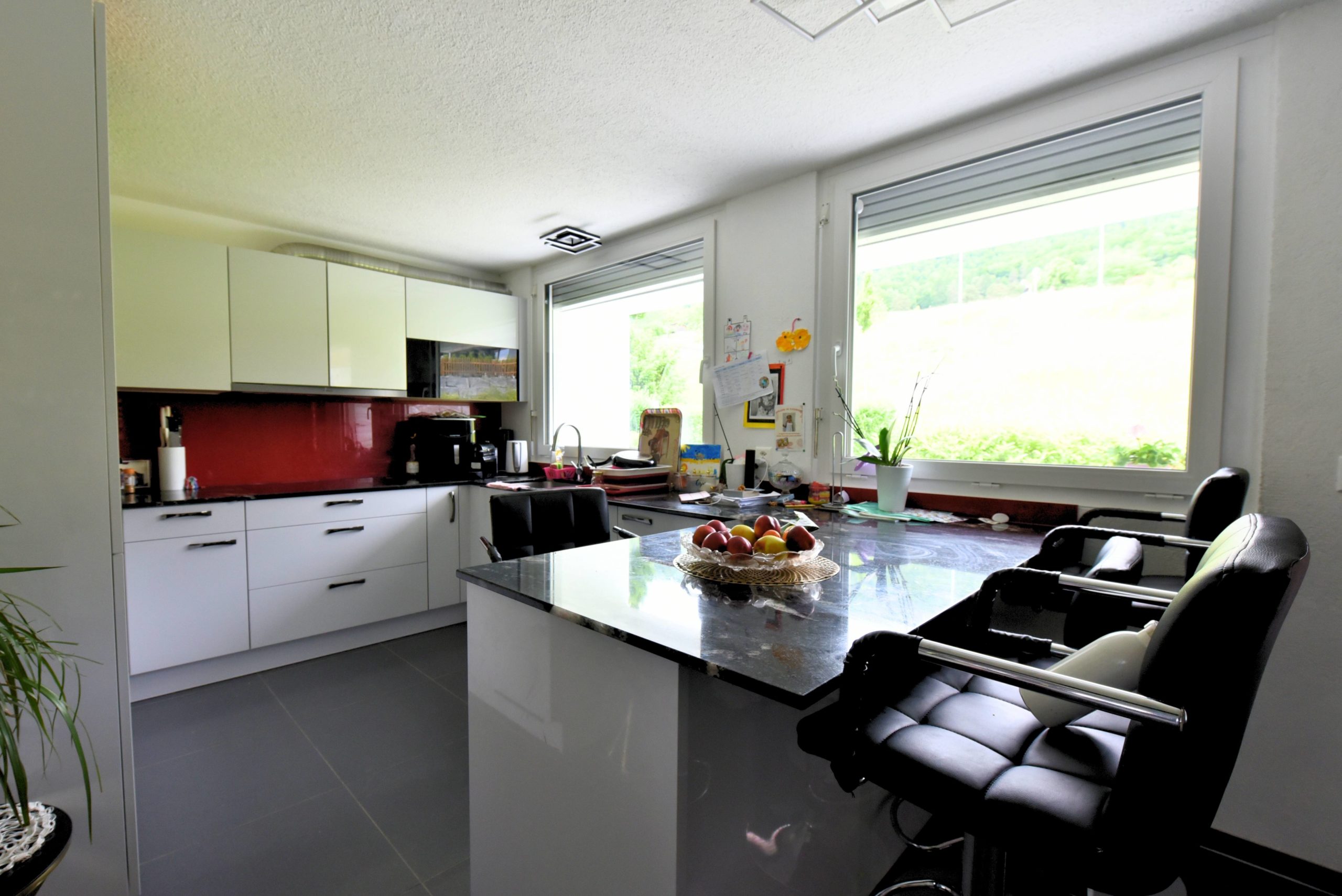 Villa rénovée | Emplacement calme et ensoleillé à Moutier - Photo de présentation