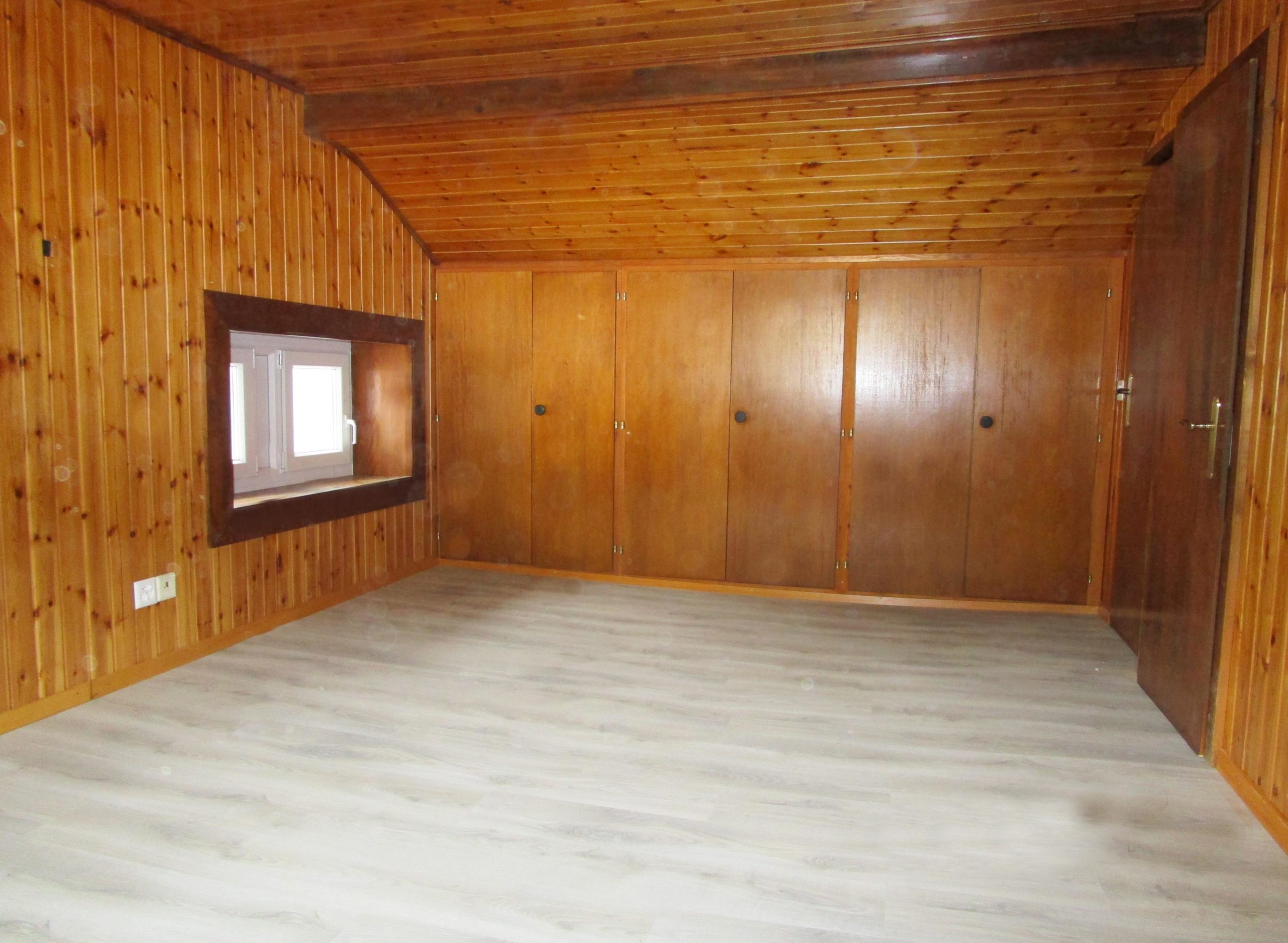 ydttoqjmzg__collombey-dents-midi-duplex-chambre