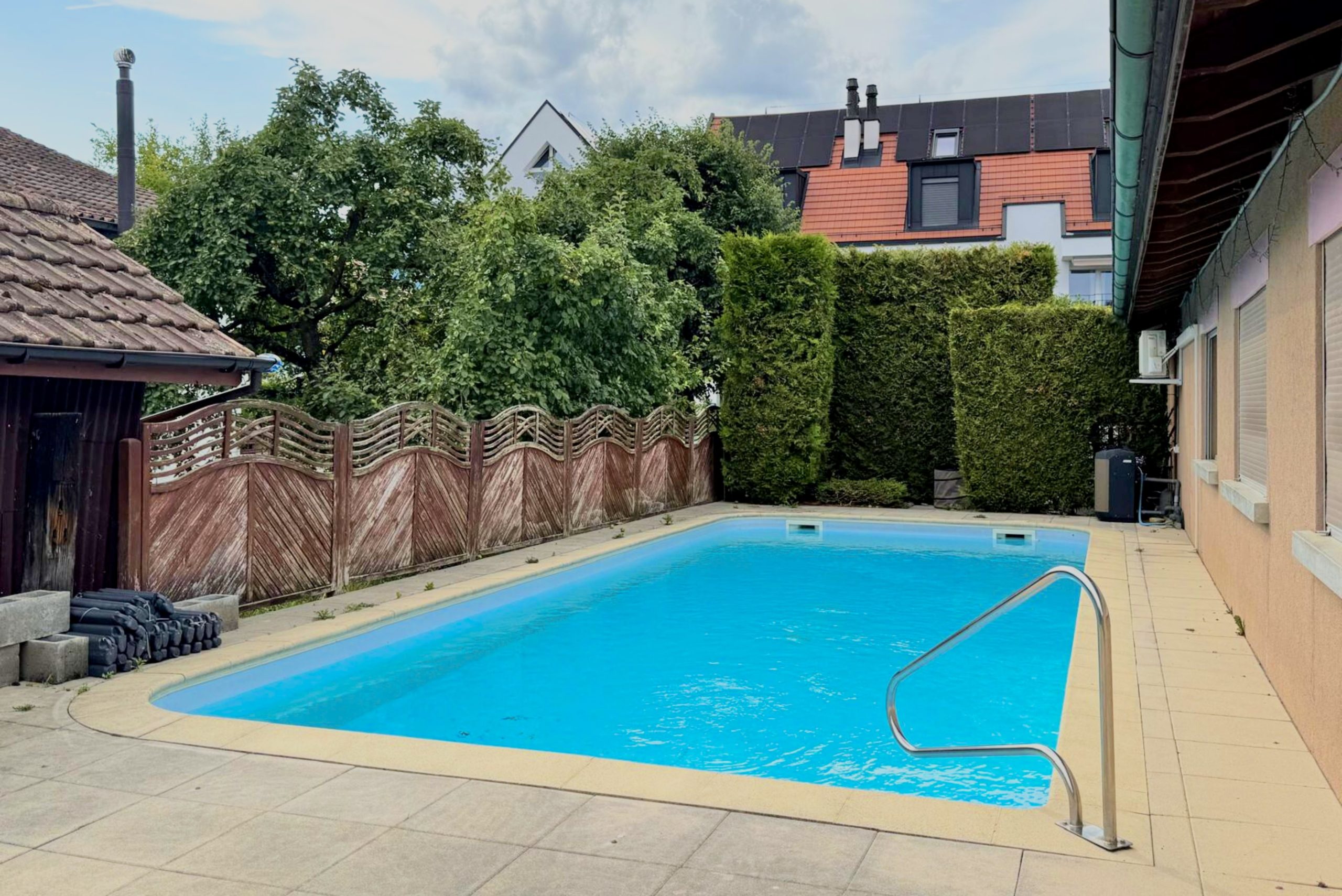 Confort, espace et lumière – Villa mitoyenne avec piscine - Photo de présentation