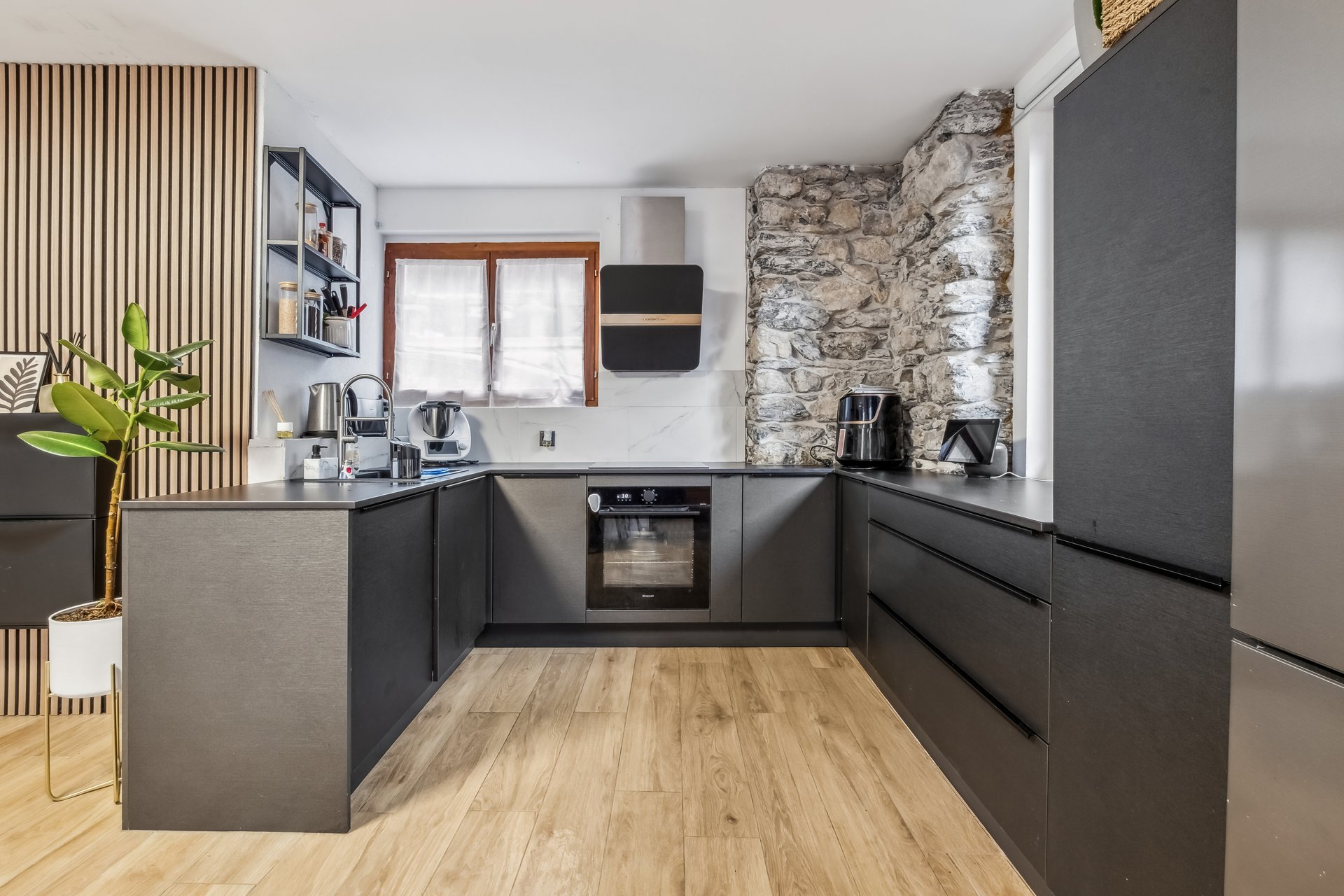 Maison villageoise rénovée avec charme au cœur de Chalais - Photo de présentation