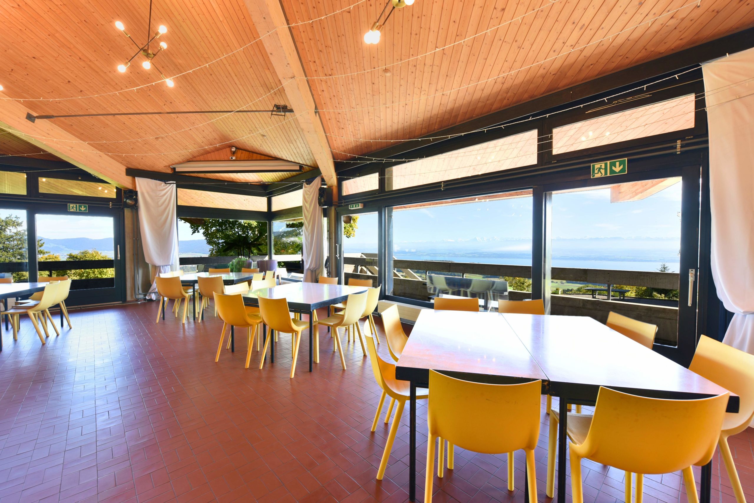 Property Photo - Havre de tranquillité verdoyant avec vue panoramique sur le lac de Neuchâtel