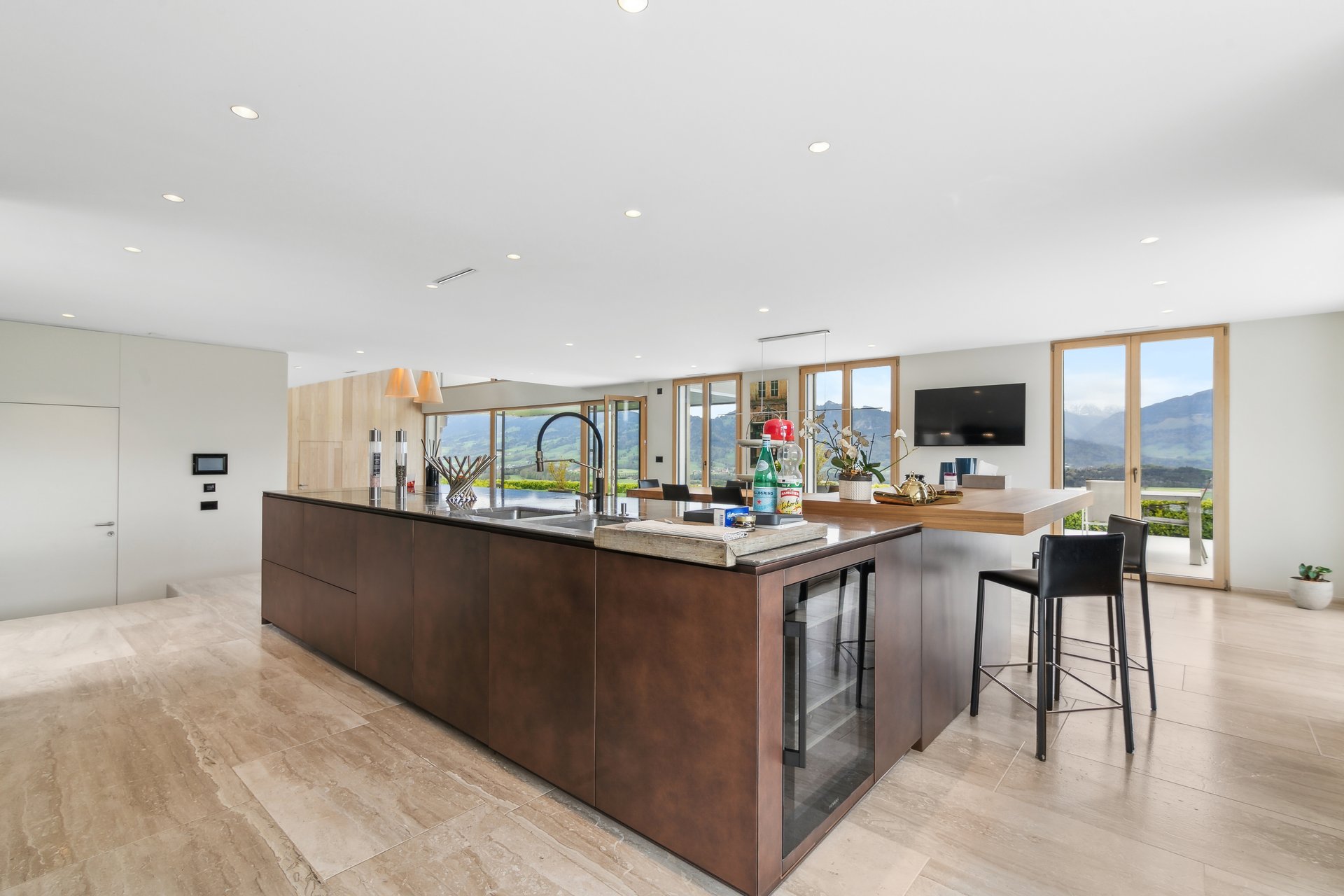 lmzbzeextd__backbone_502236-a_166_web