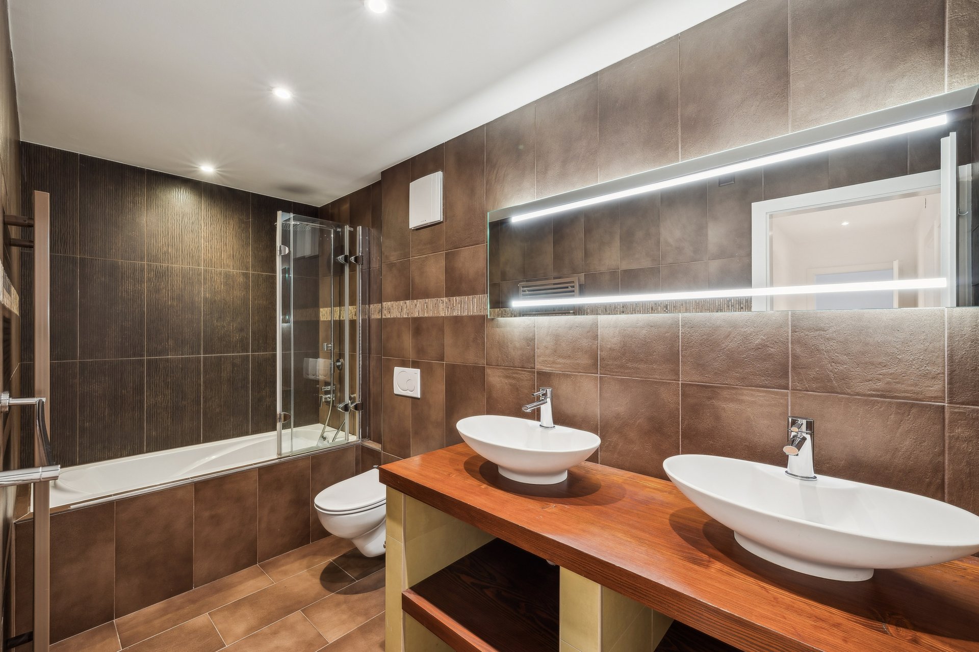 backbone_587769-a_019_web_2025-12-04-123234