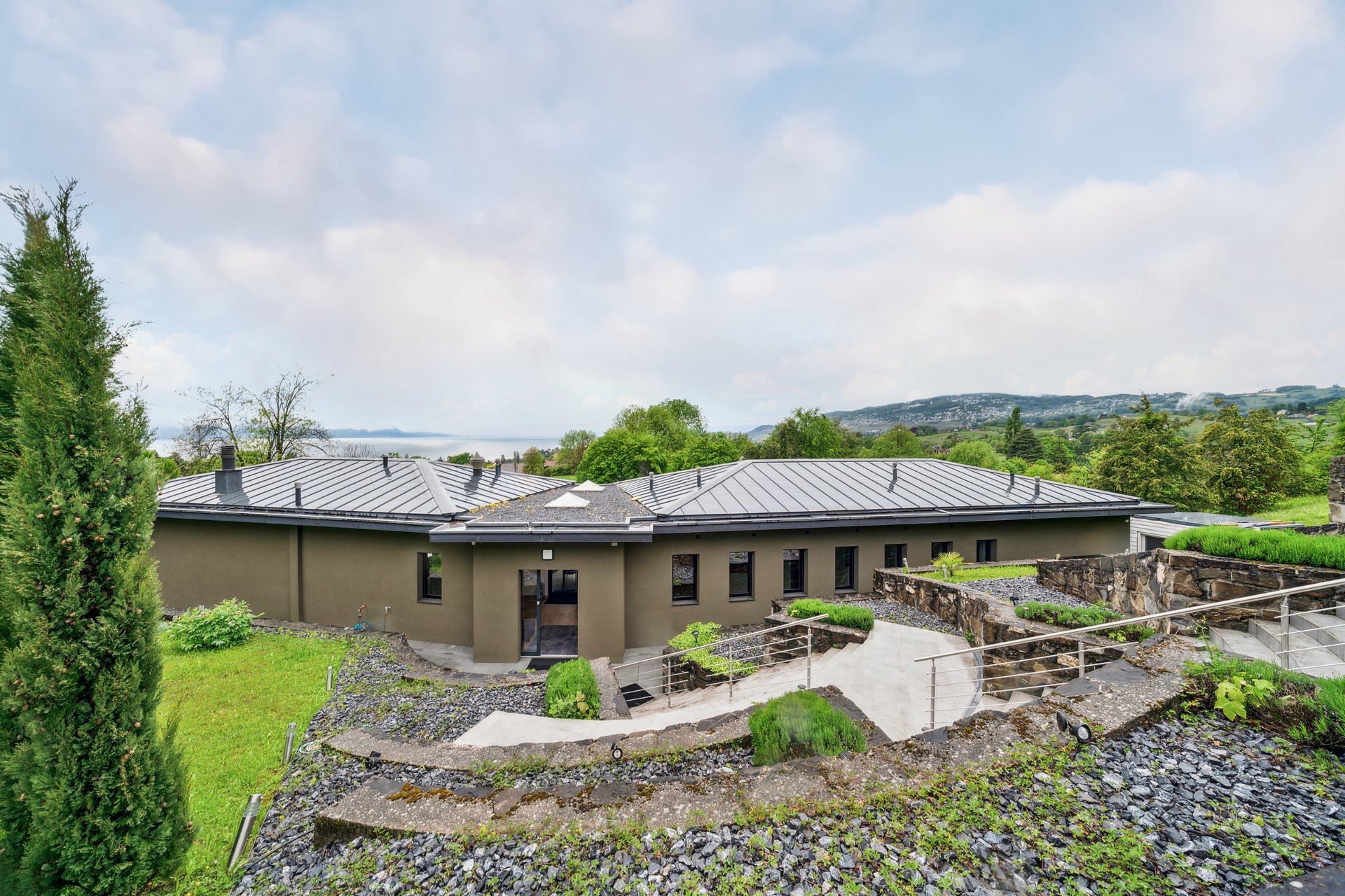 hvunugnsue__backbone_502636-a_117_web