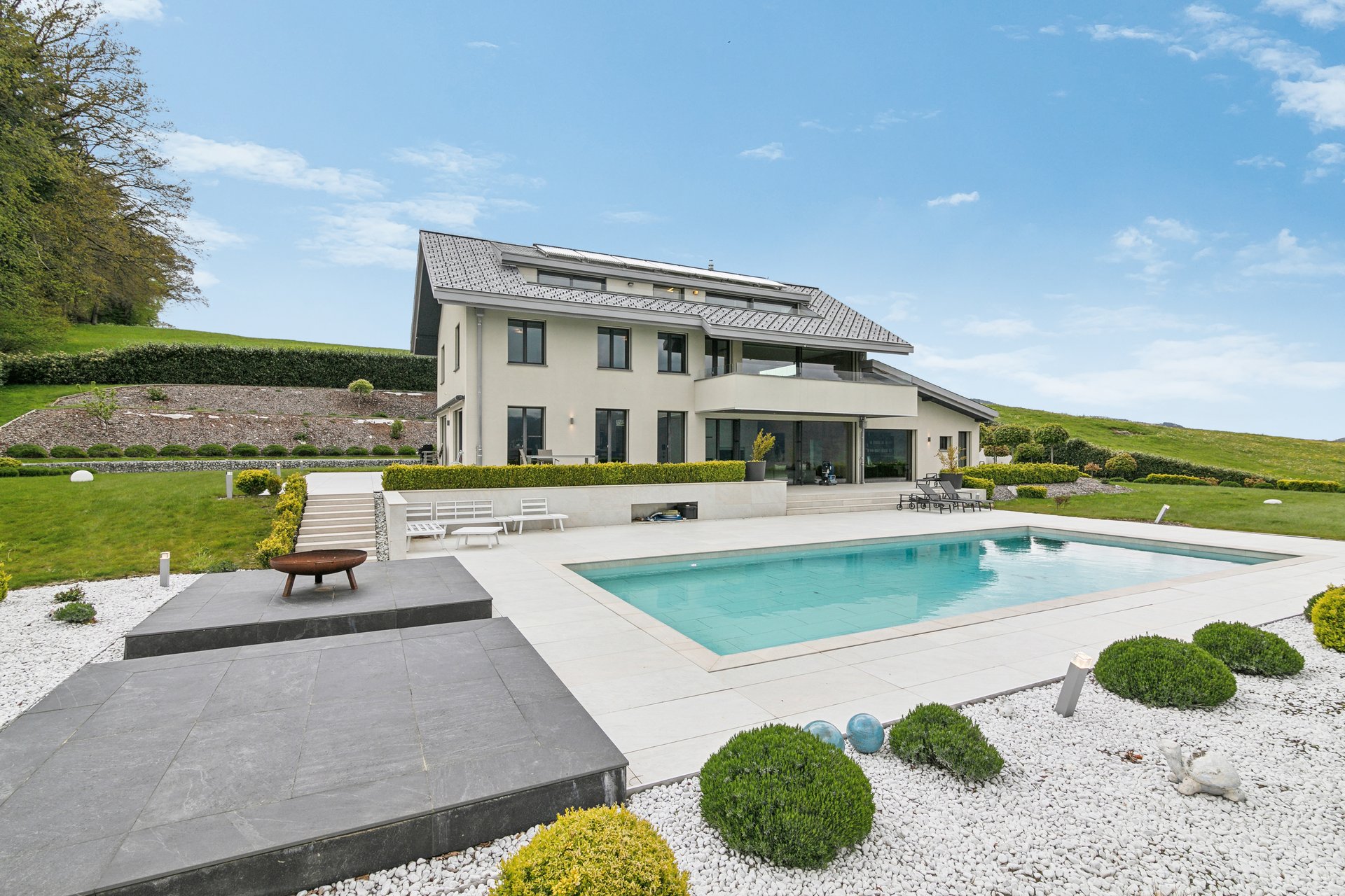 nhykzvqqrv__backbone_502236-a_139_web