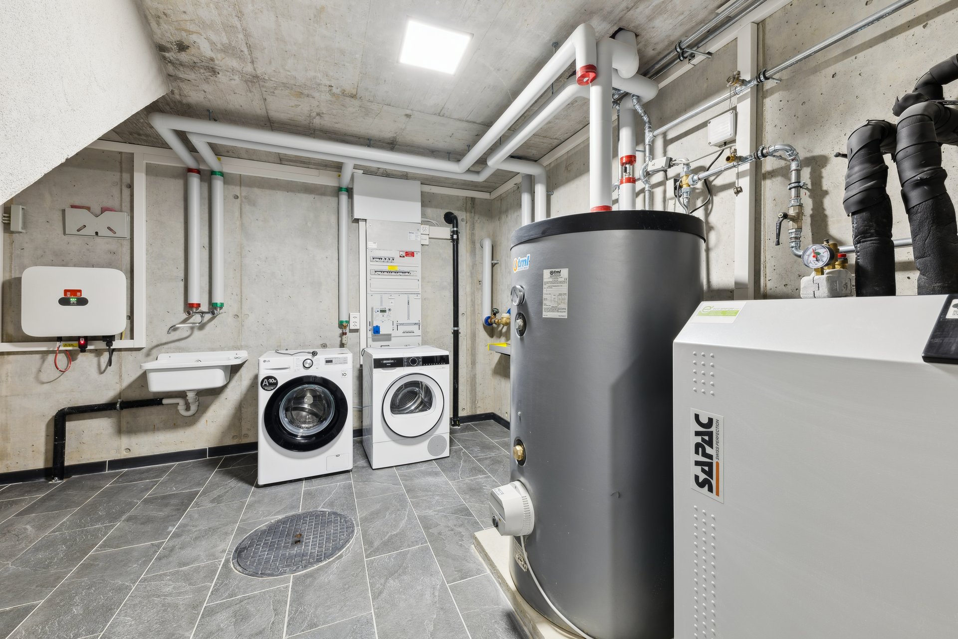 595654-A-backbonephoto-034