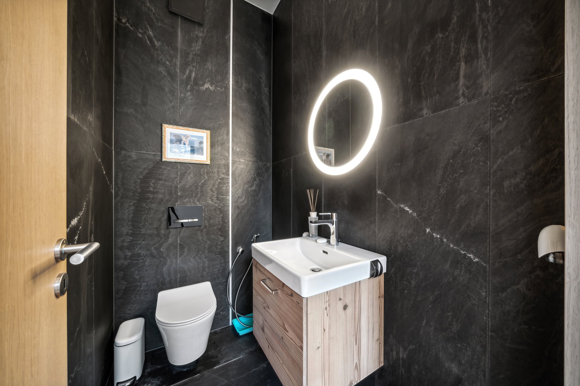 bgkujannuu__backbone_502636-a_008_web