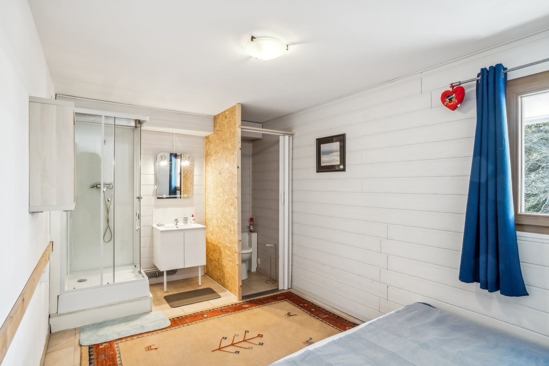 600335-A-backbonephoto-005