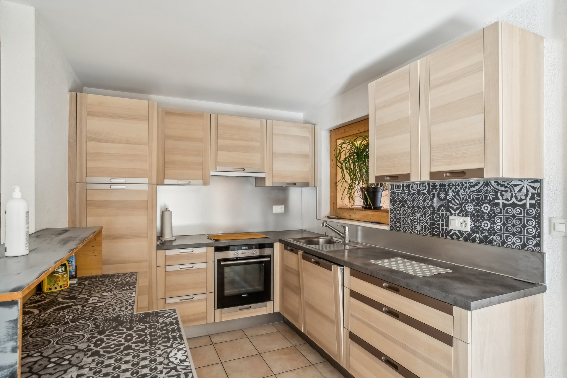 600335-A-backbonephoto-020