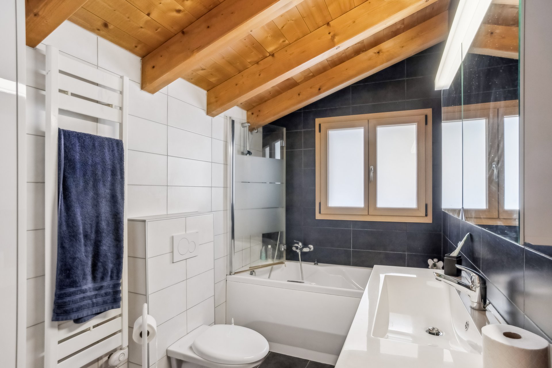 600335-A-backbonephoto-035