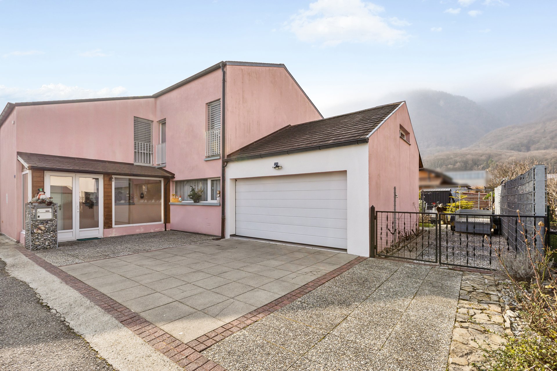 backbone_527585-a_001_b_web_2025-02-19-103055