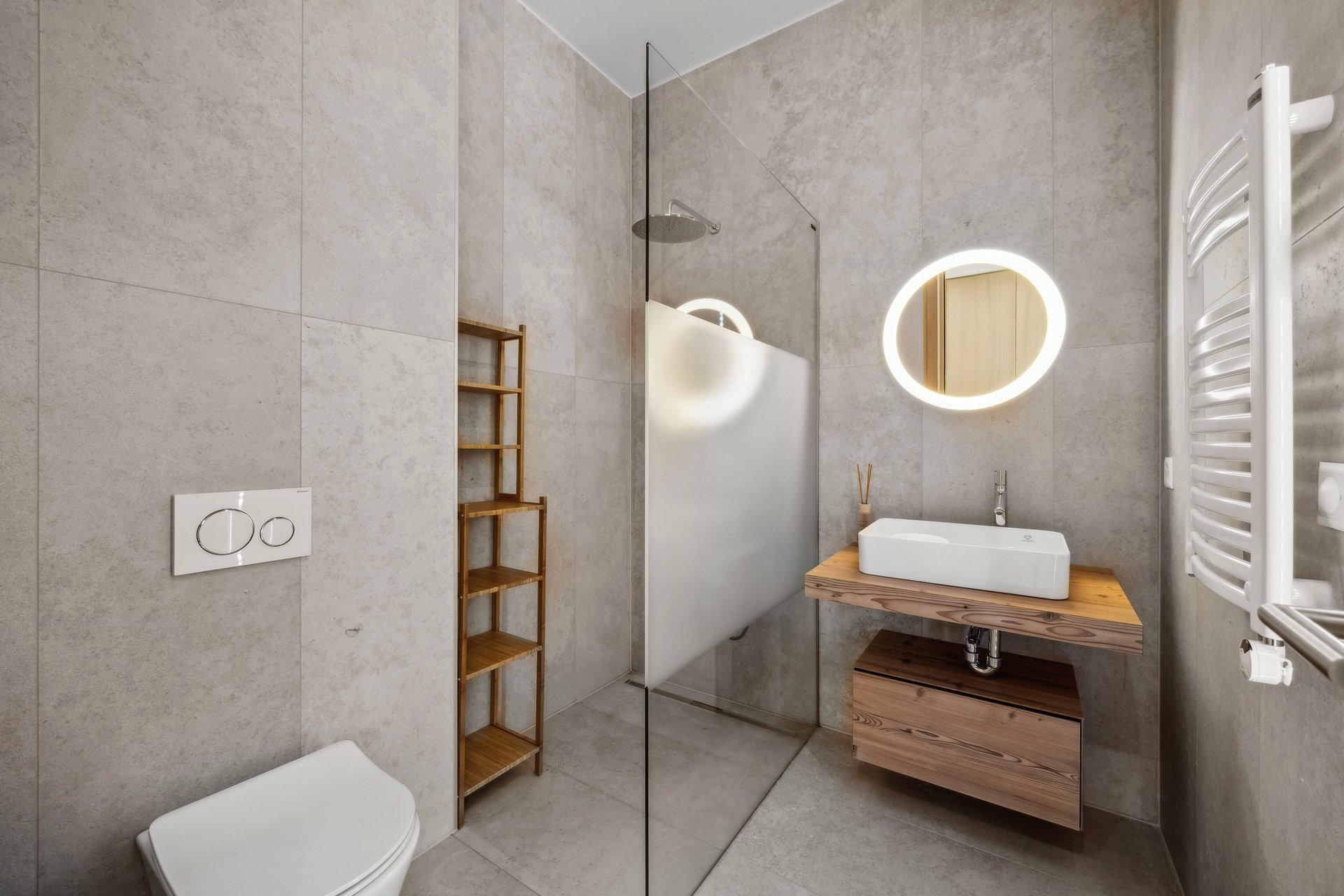 cfotkjvvas__backbone_502636-a_135_web