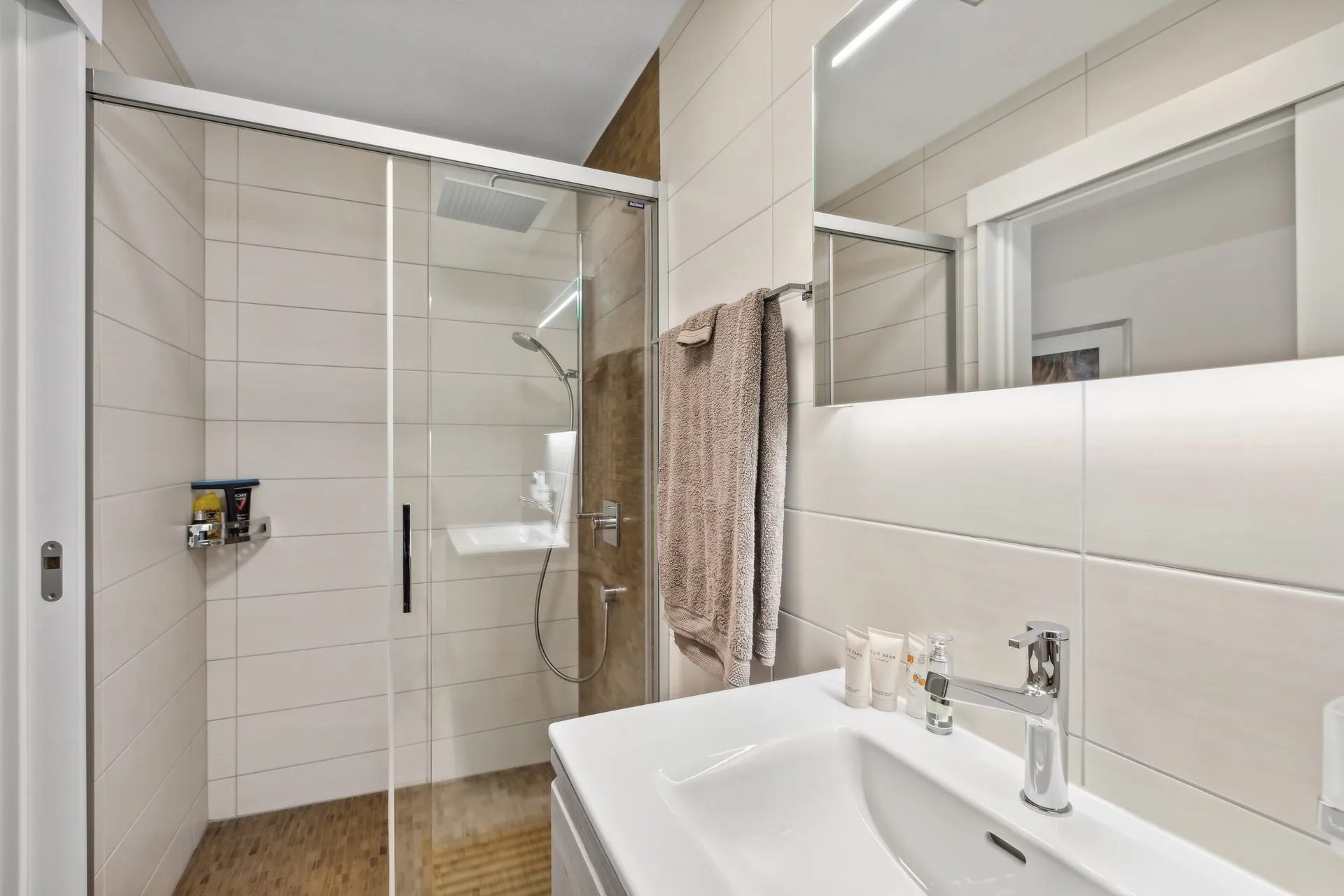 kiqbstvvgk_backbone_509629-a_025_web