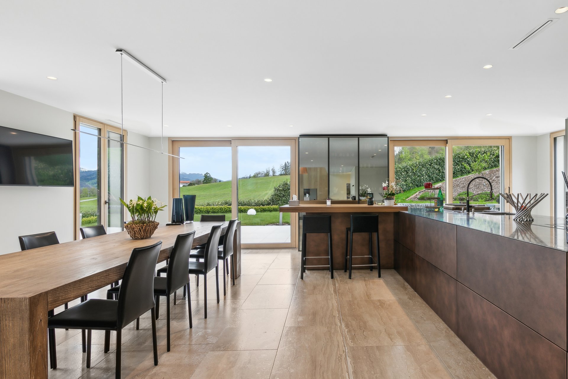 kngpnpauyj__backbone_502236-a_160_web