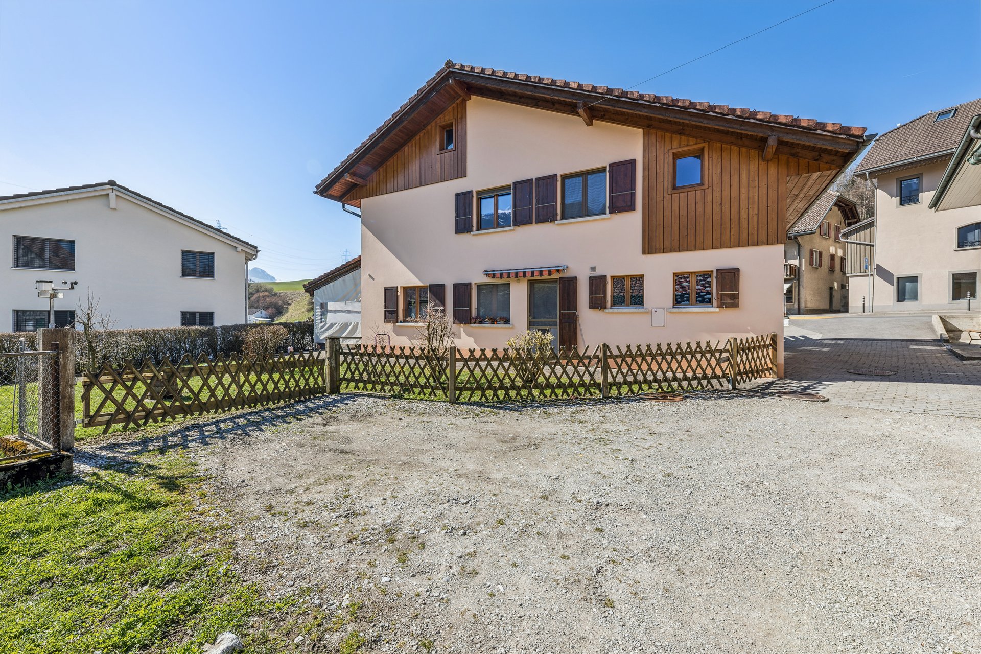 Vivez le confort d’une maison performante dans un cadre privilégié à Enney - Photo de présentation