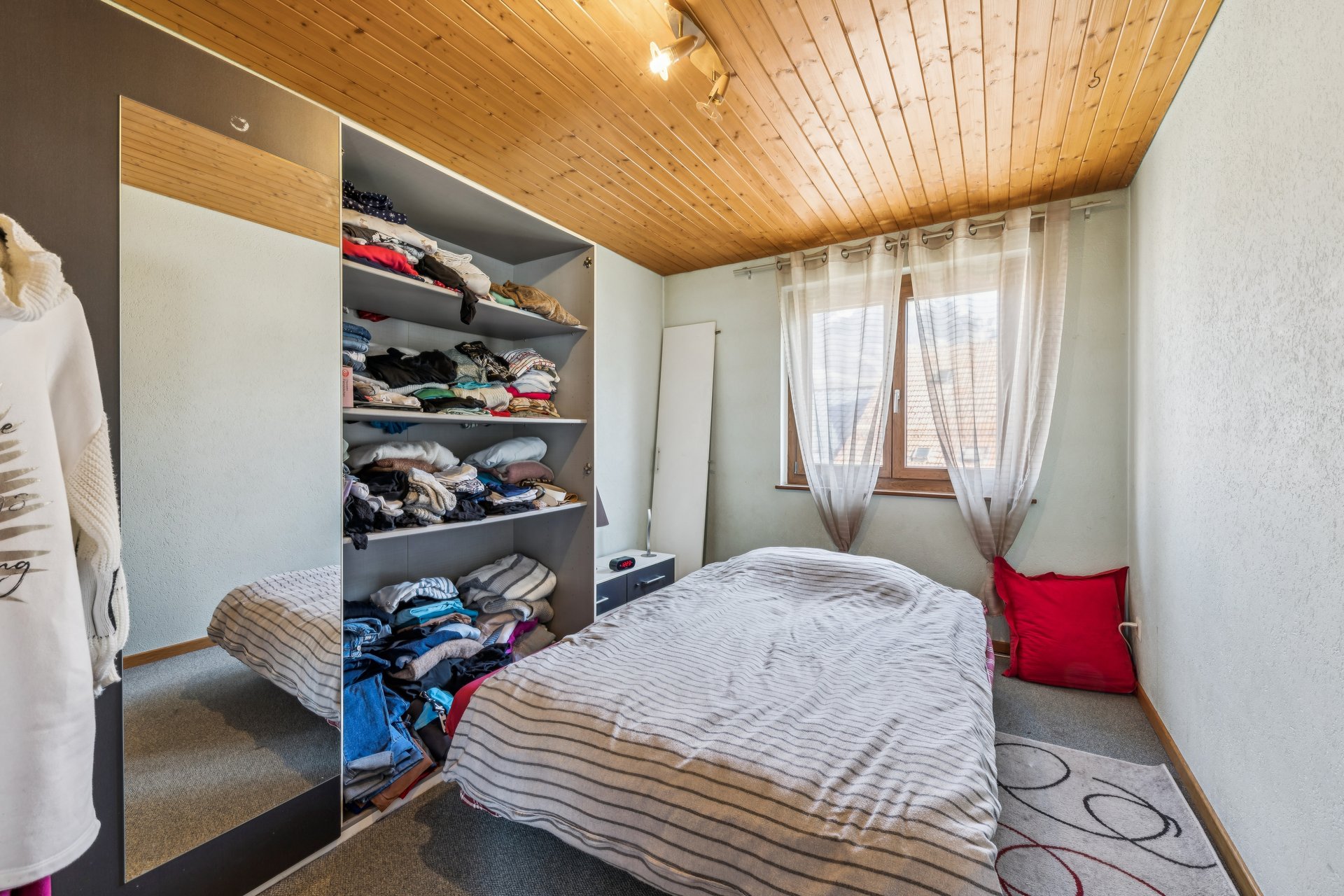 607092-A-backbonephoto-025