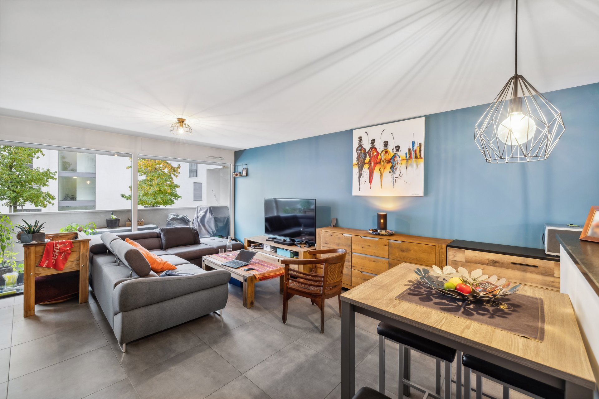 dgjozhhhtt__backbone_515632-a_034_web