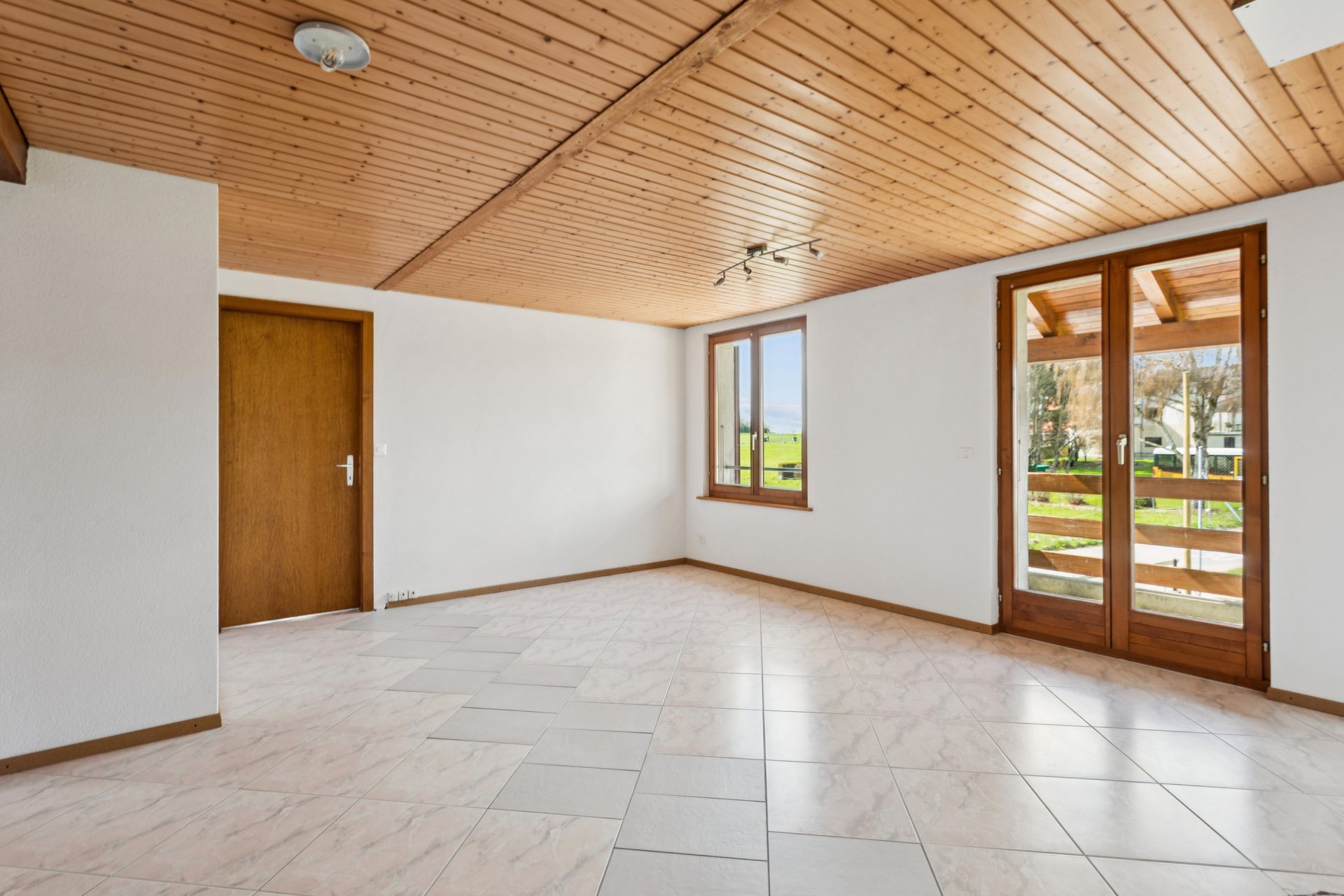 610522-A-backbonephoto-028__8n6kgxtoAA-cdRkkbrYT1