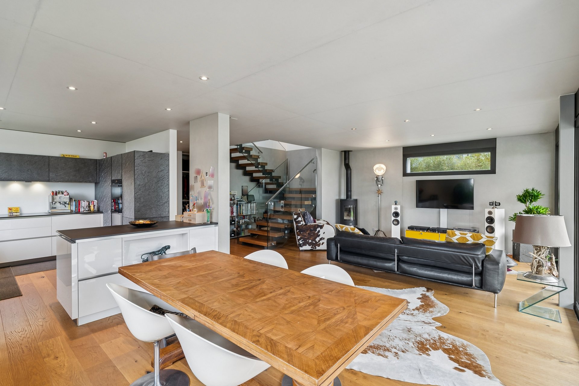 611367-A-backbonephoto-004_b