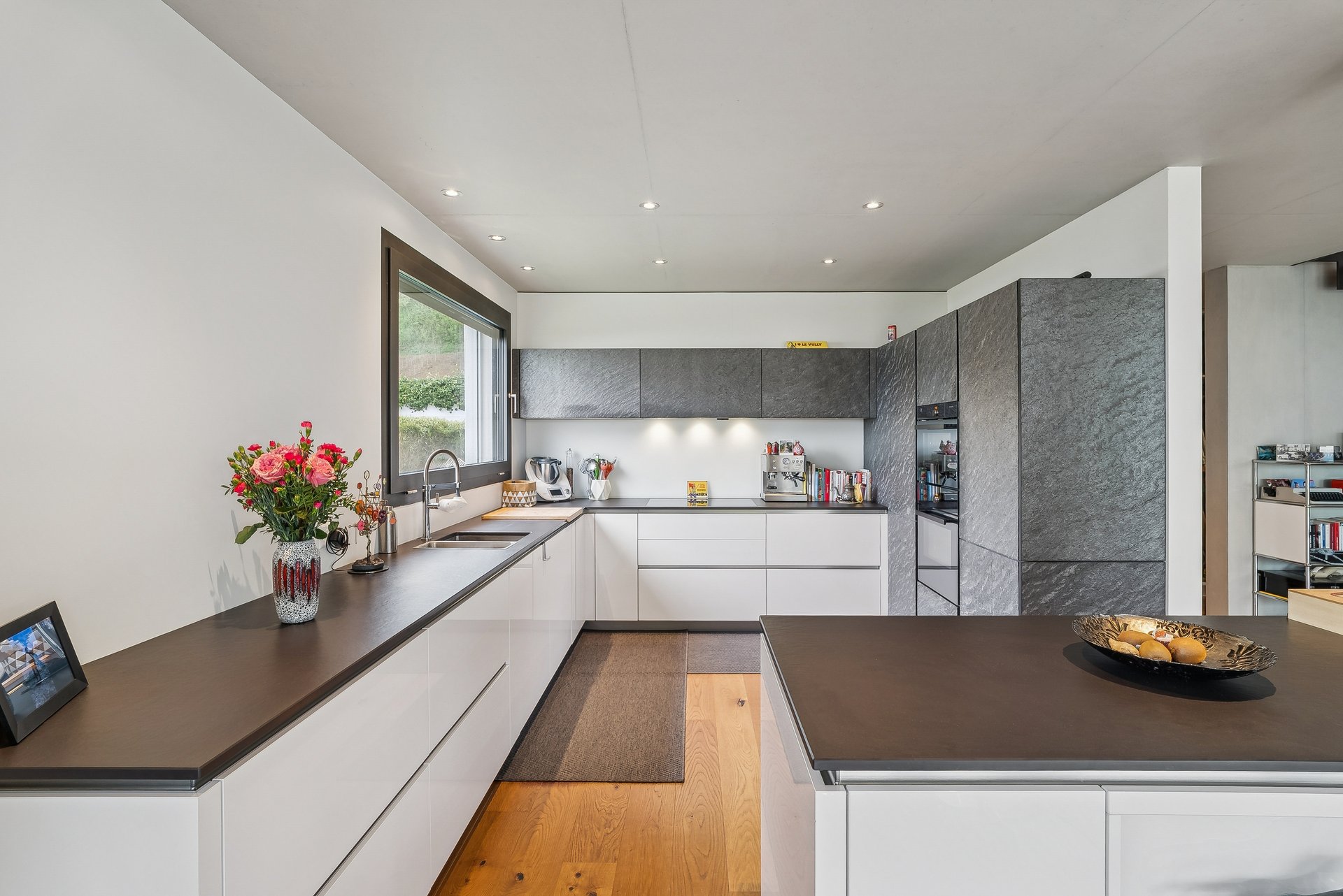 611367-A-backbonephoto-010