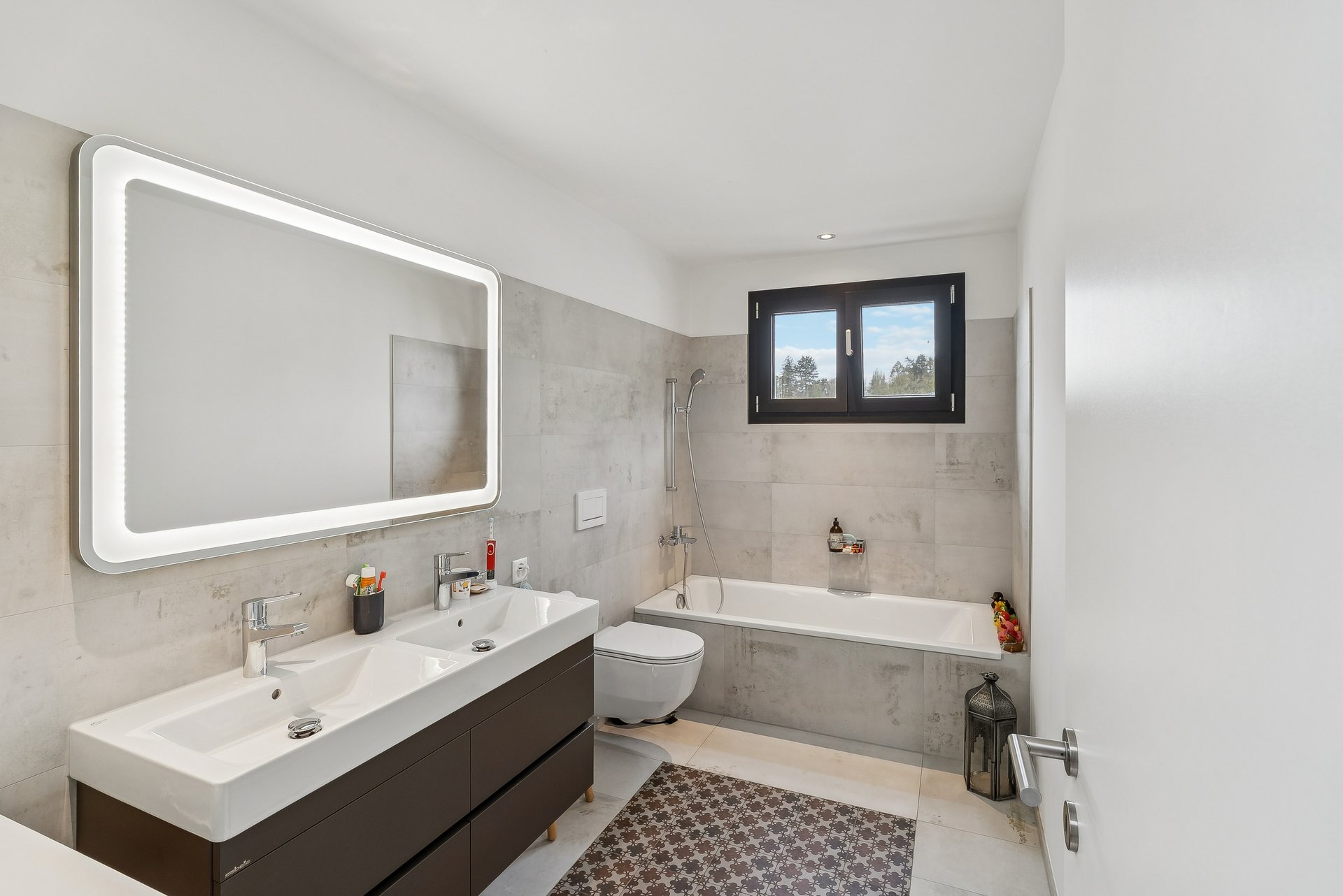 611367-A-backbonephoto-019