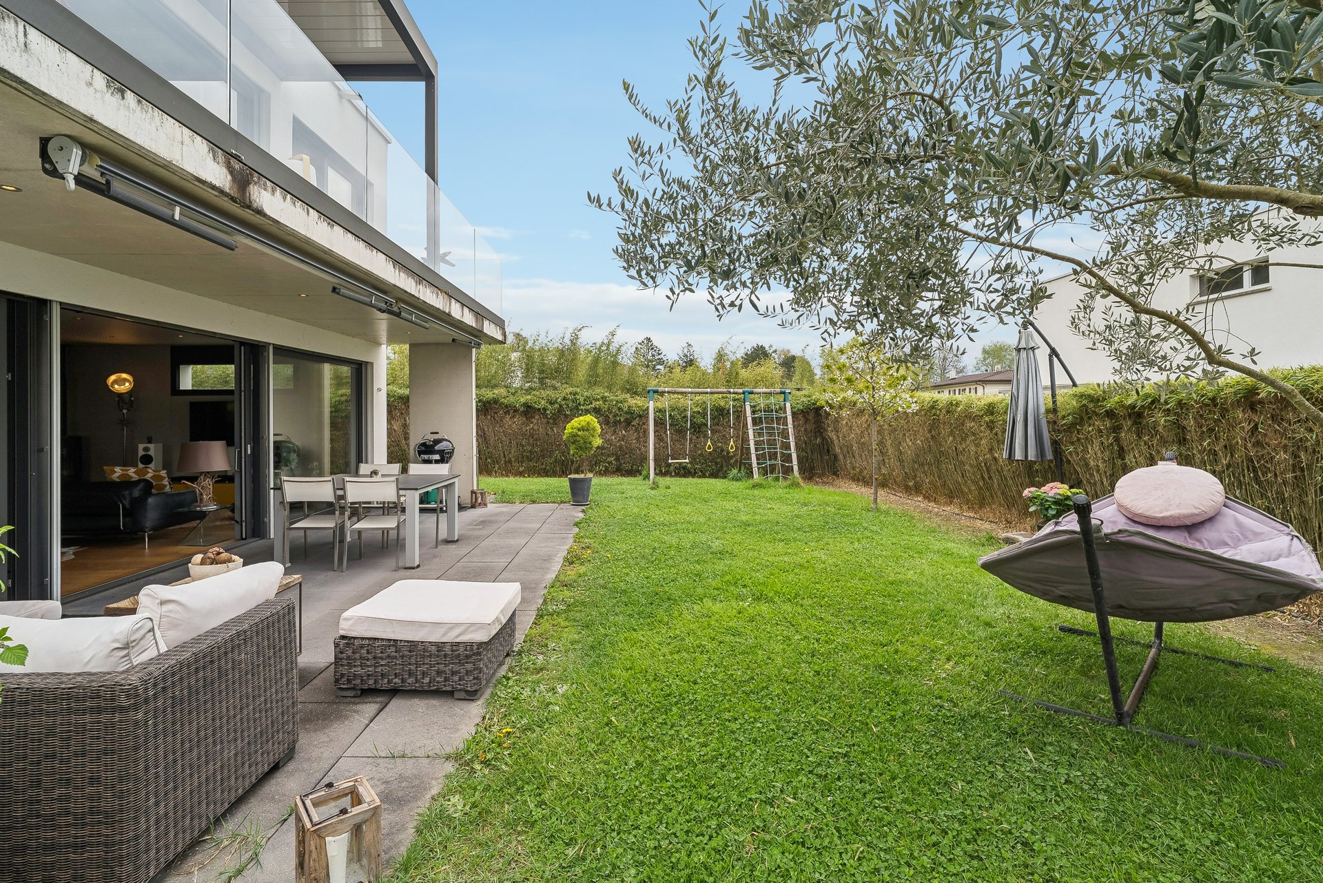 611367-A-backbonephoto-040