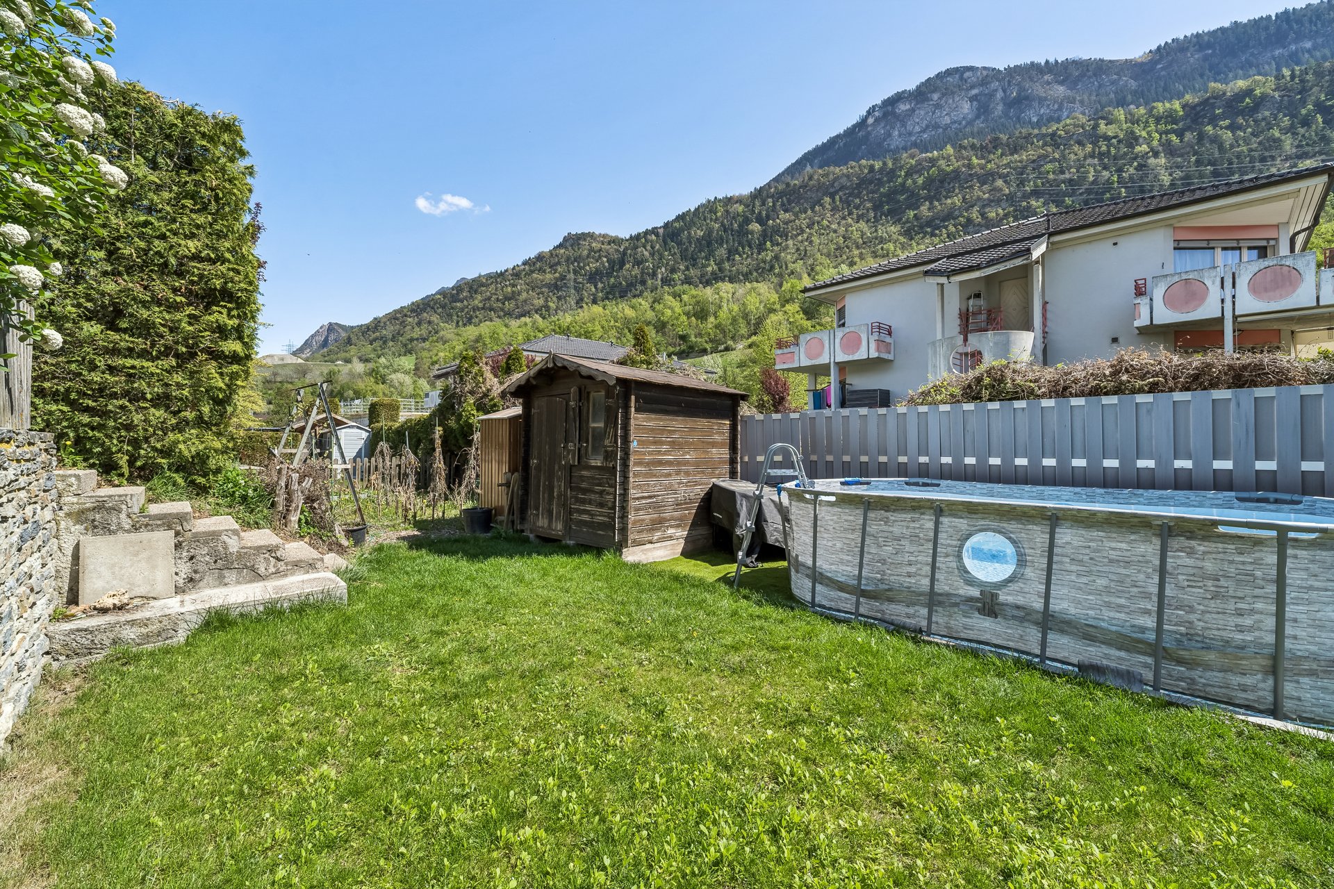 Attique rénové avec extérieur privé à Chalais - Photo de présentation