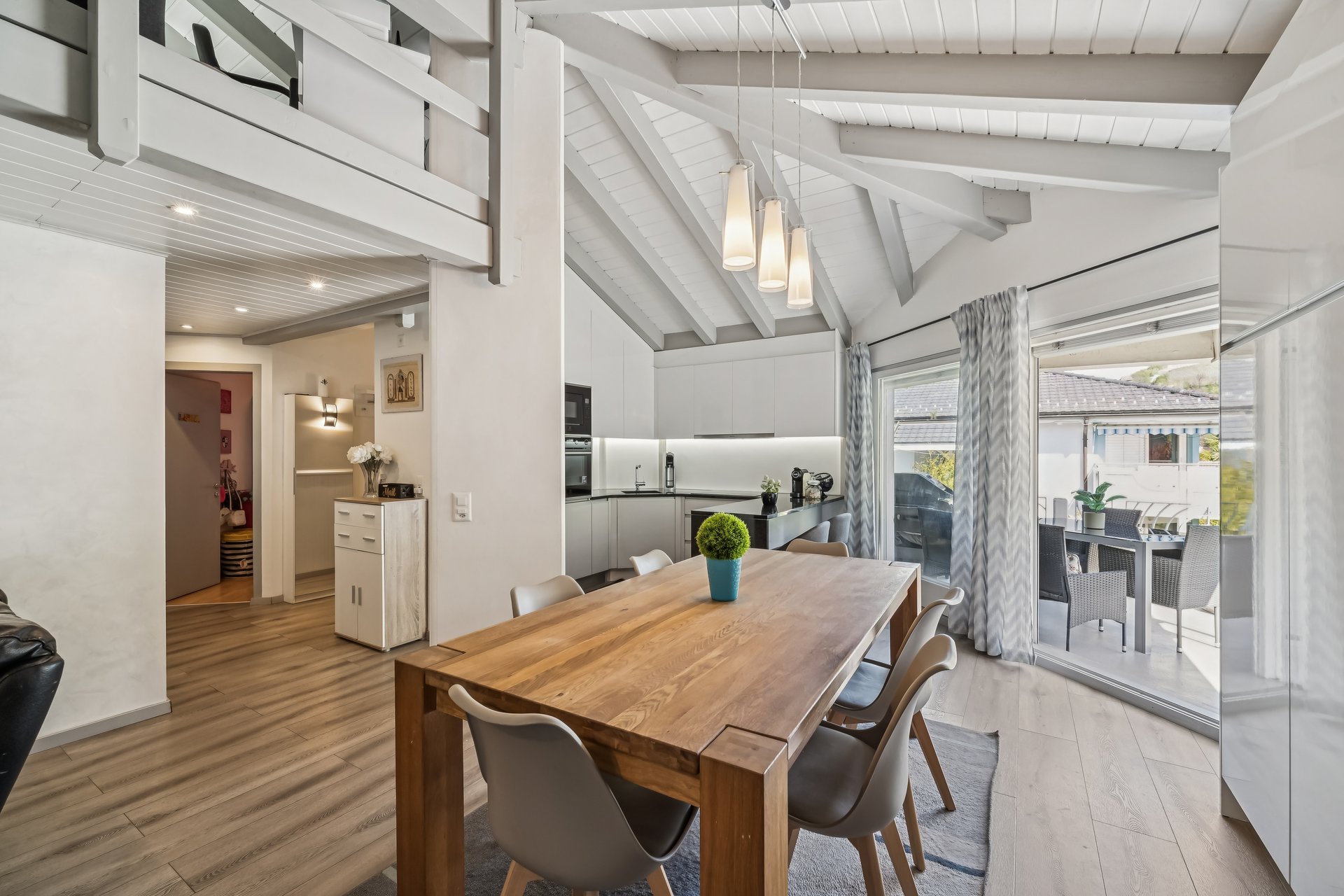 Attique rénové avec extérieur privé à Chalais - Photo de présentation