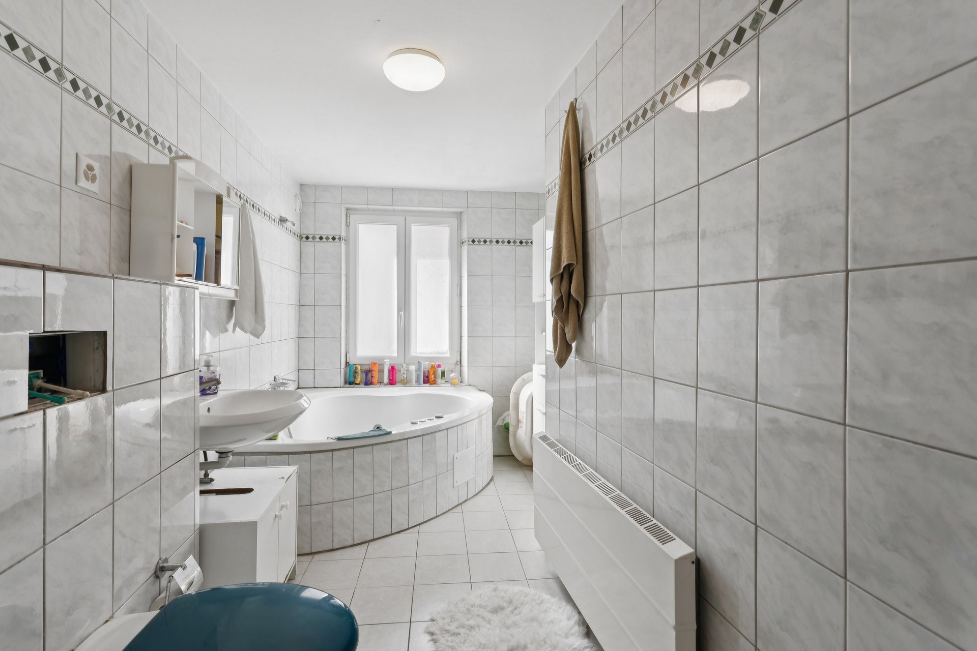 613384-A-backbonephoto-031