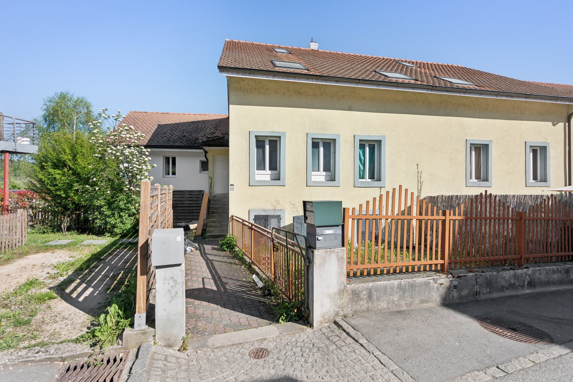 613384-A-backbonephoto-043