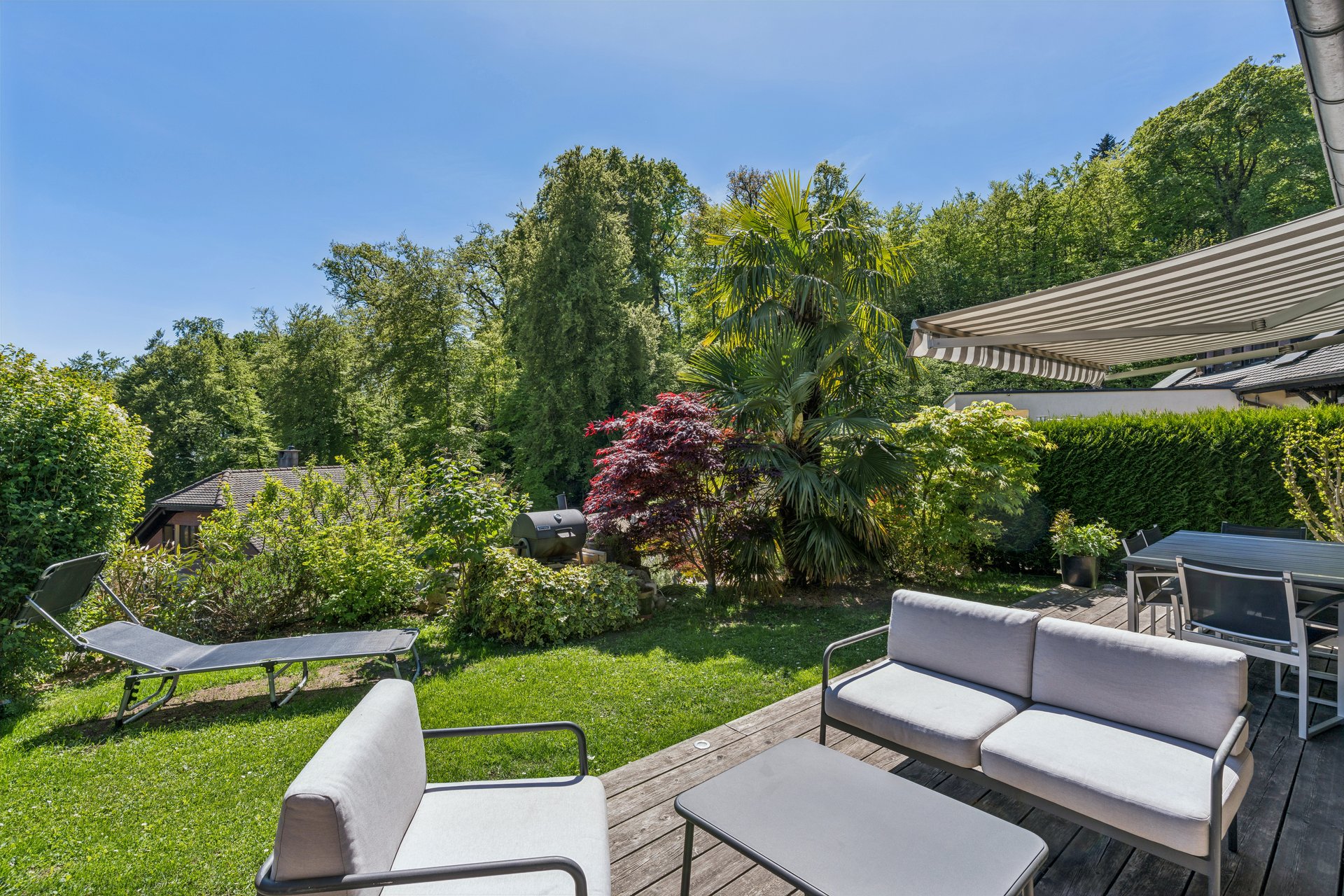 Villa avec vue lac imprenable dans un quartier prisé à Bevaix - Photo de présentation