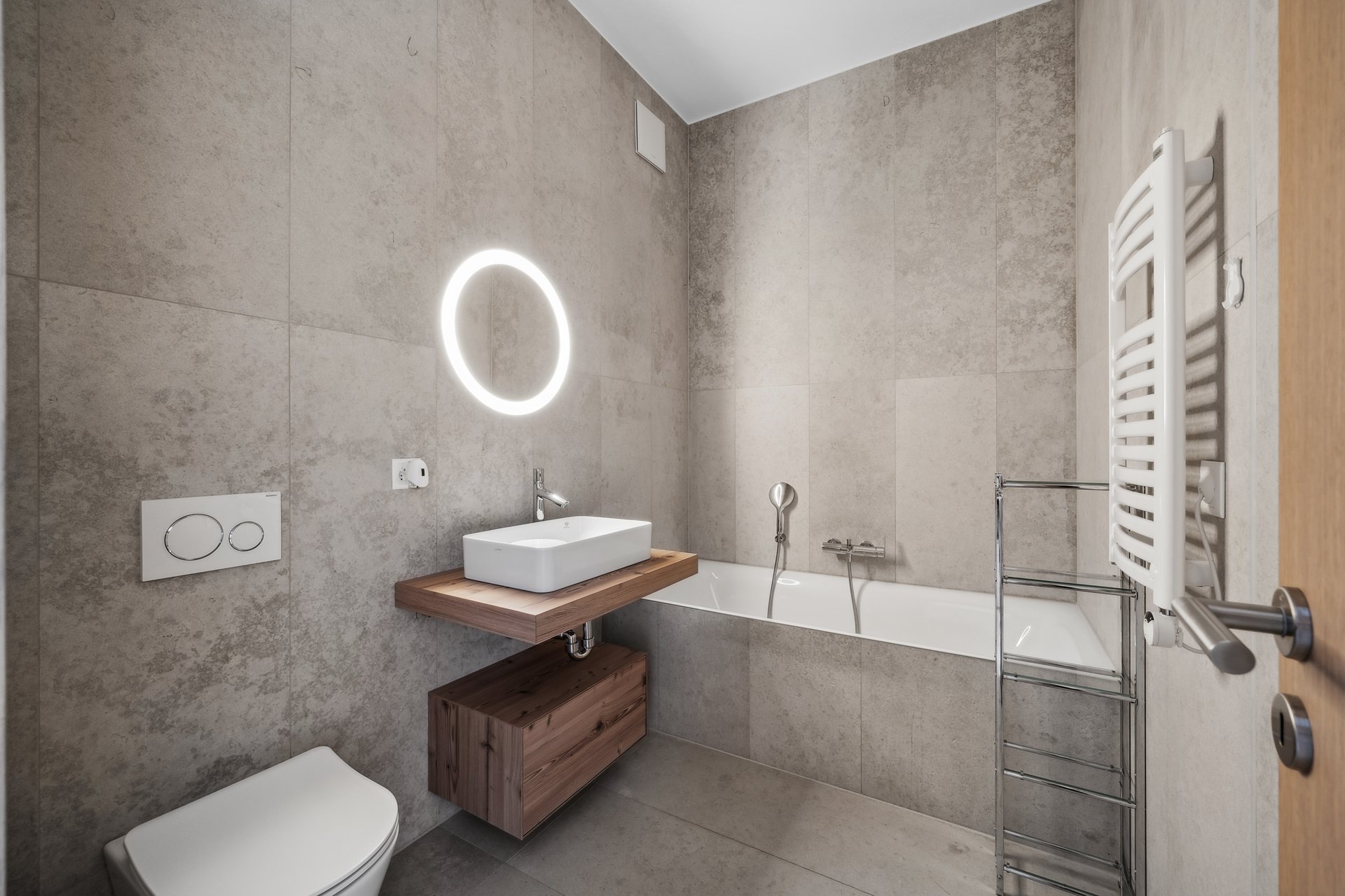 bcljmsztyg__backbone_502636-a_011_web