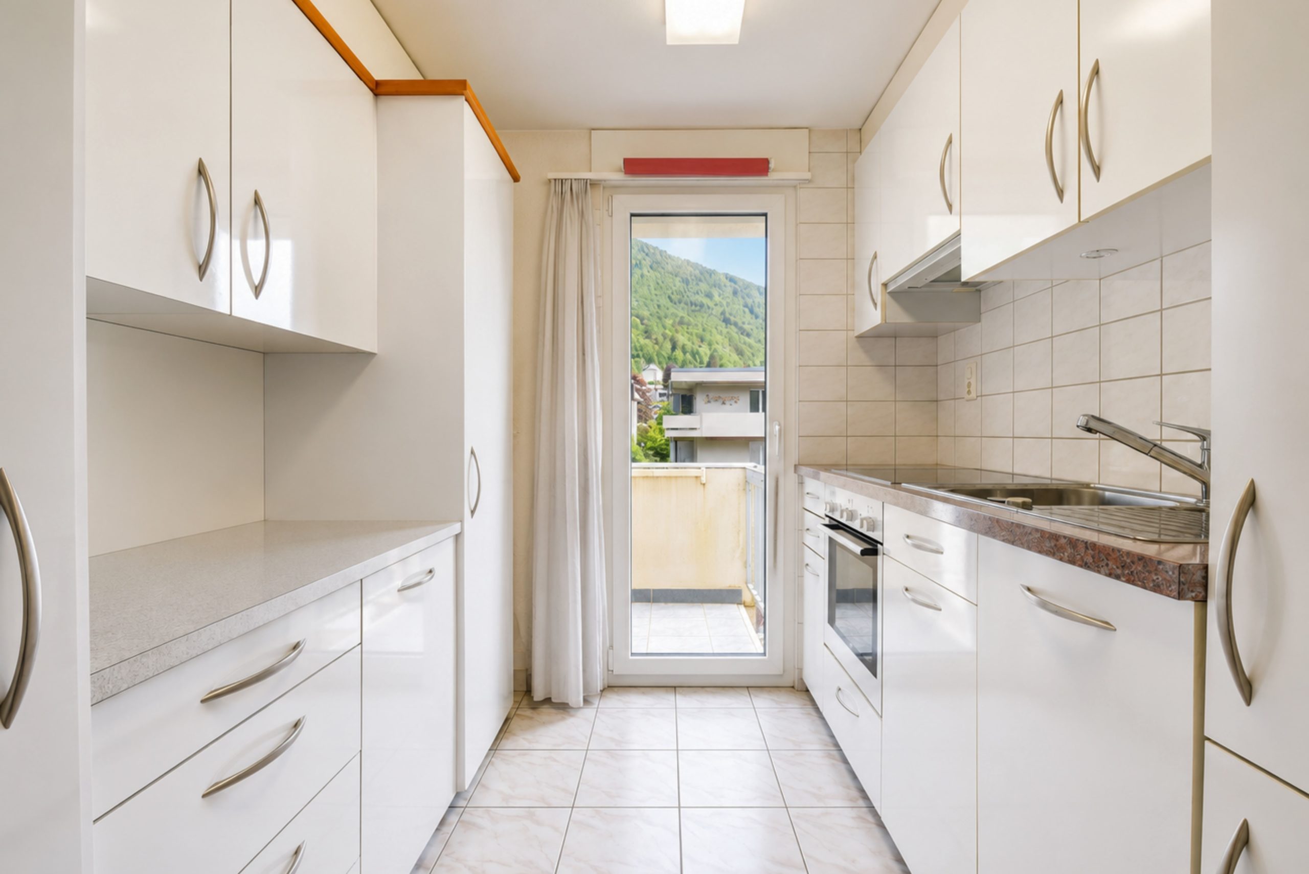 Attique lumineux avec balcon et vue verdure - Photo de présentation