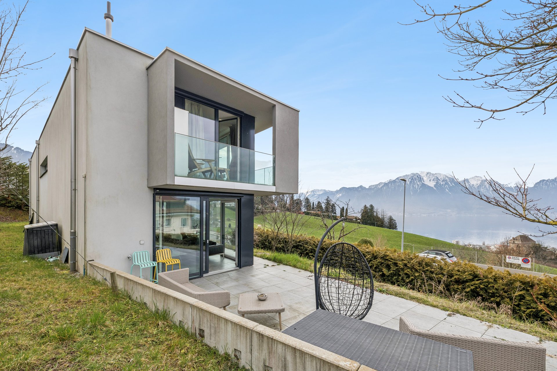 Villa d’exception aux lignes pures et minimalistes avec vue panoramique