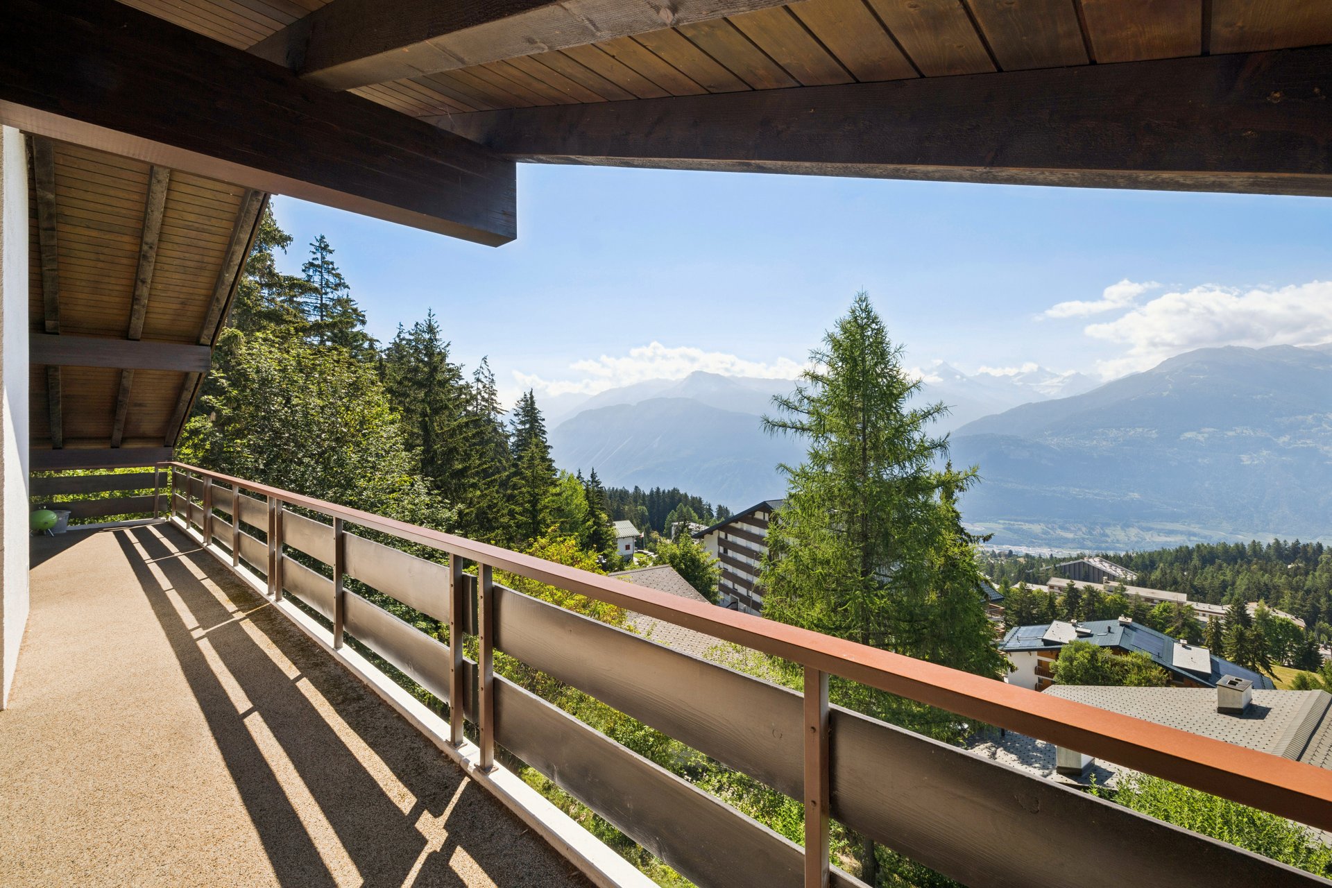 3 pièces et studio attenant, balcon 22 m2 face aux sommets - Photo de présentation