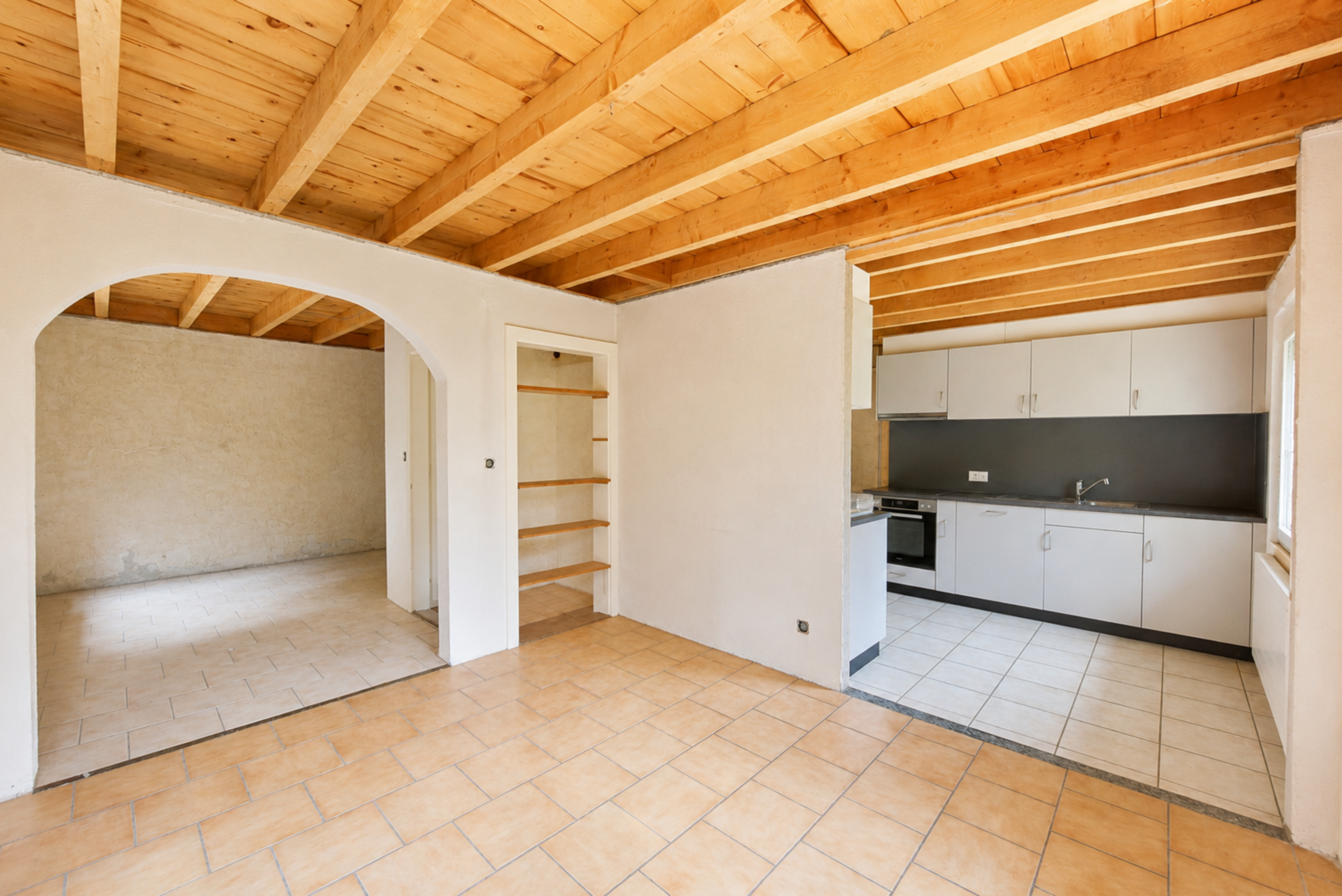 Maison à rénover avec beau potentiel à L’Abbaye - Photo de présentation