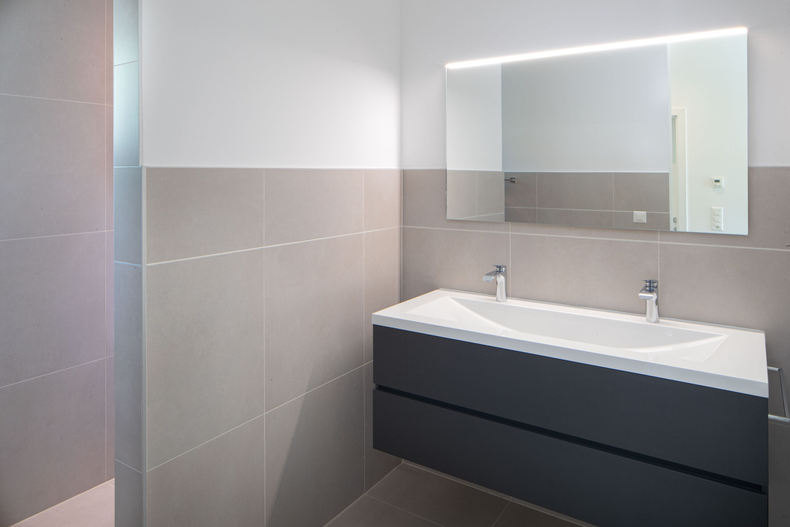 uepwpqyzqq__espace-de-douche-chambre-1-etage-1-_2_