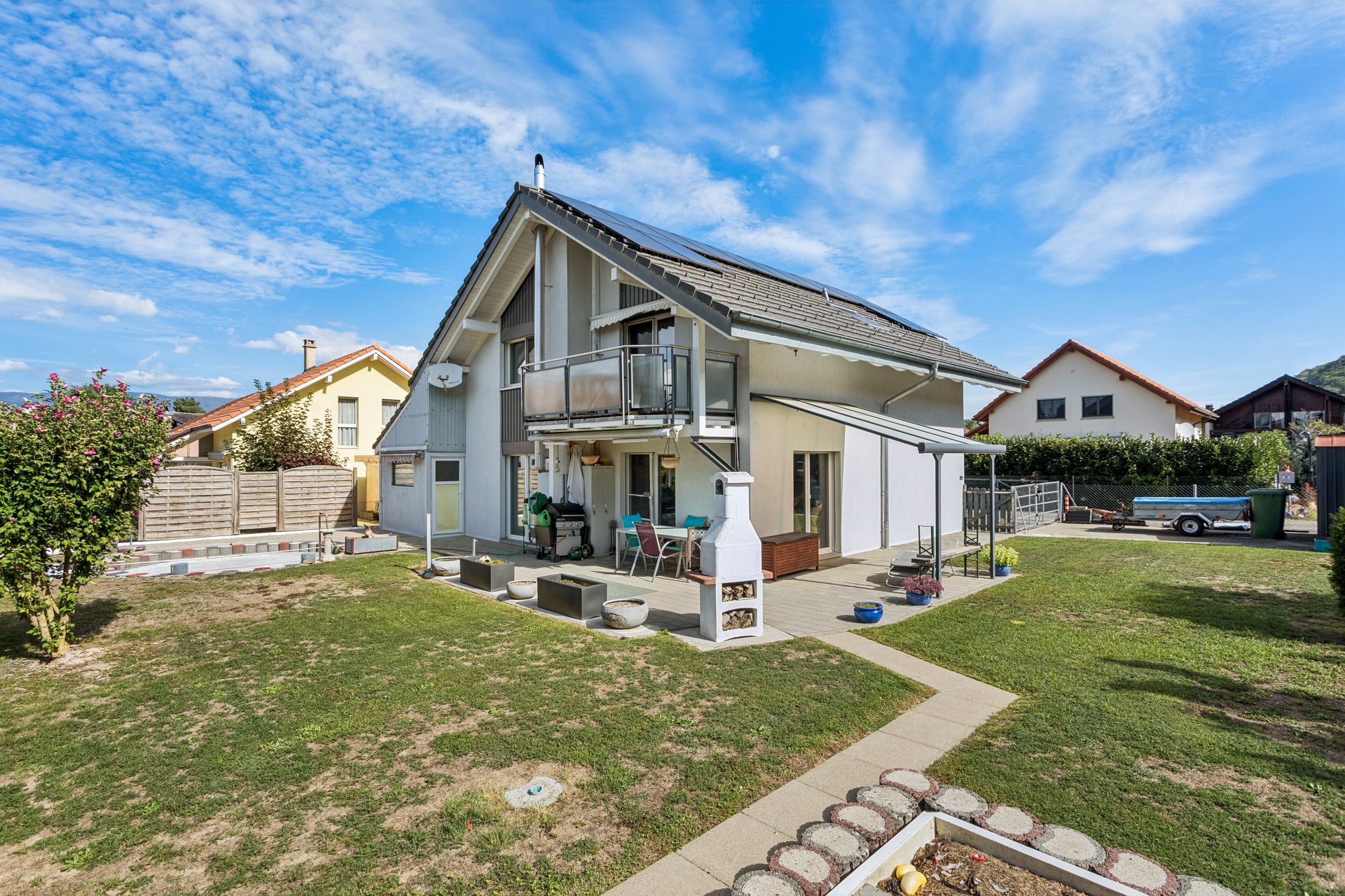 Maison individuelle avec 4 chambres à 300 mètres du lac de Neuchâtel - Photo de présentation